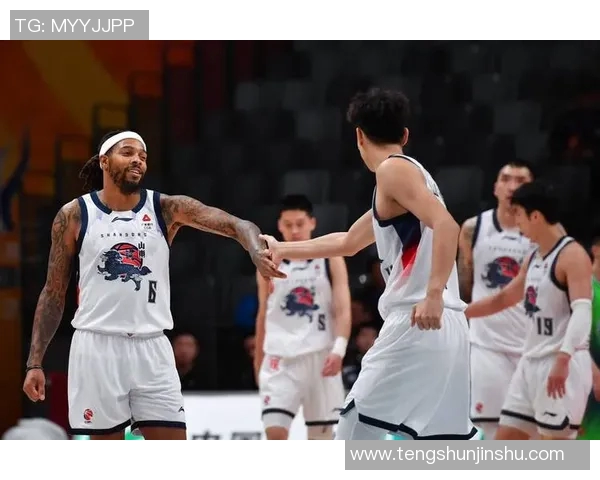 山东男篮迎战美国明星队展现篮球魅力与实力的巅峰对决